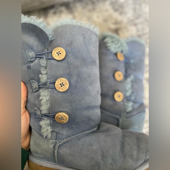 Button up UGGS - Picture 4 of 7